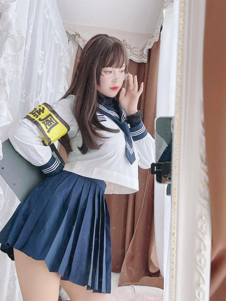 白烨《风纪委员》主题写真：60张全套美图