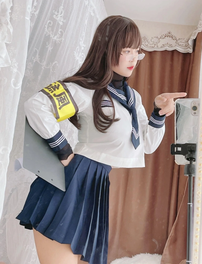 白烨《风纪委员》主题写真：60张全套美图