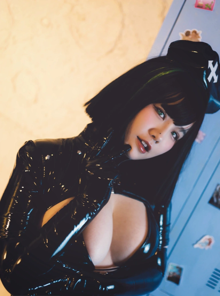 阿半今天很开心《黑暗护士》主题写真：98张全套美图，含2个视频