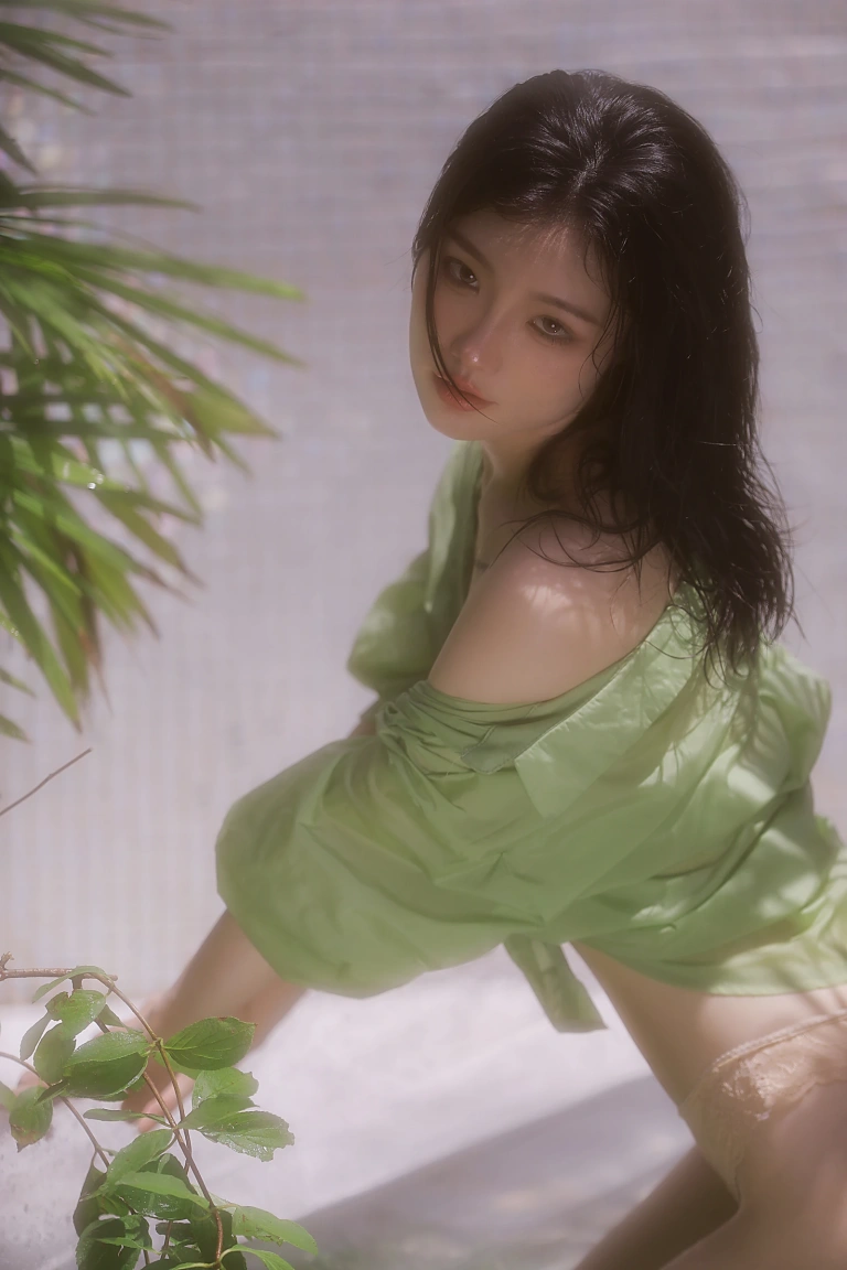 桃良阿宅《绿意》主题写真：23张全套美图