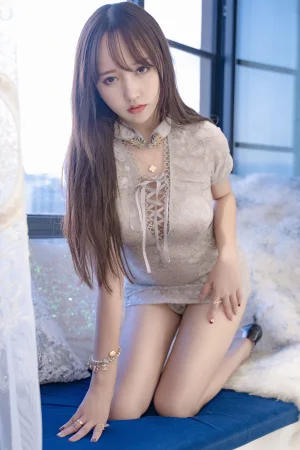 过期米线线喵《灰色旗袍》主题写真：29张全套美图
