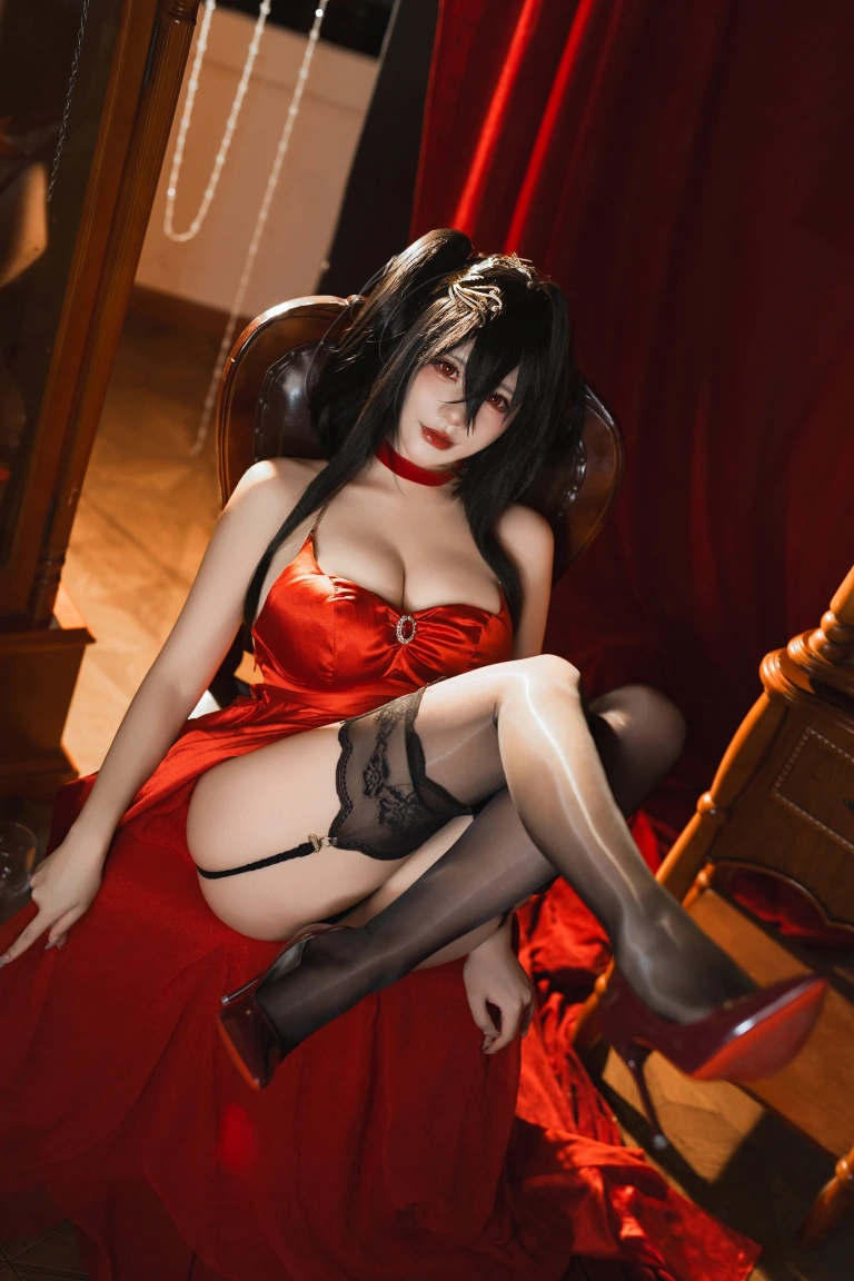 是一只熊仔《碧蓝航线 大凤 礼服》主题写真：50张全套美图