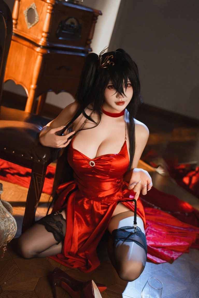 是一只熊仔《碧蓝航线 大凤 礼服》主题写真：50张全套美图