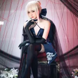 焖焖碳《FGO 黑Saber三破礼服》主题写真：30张全套美图