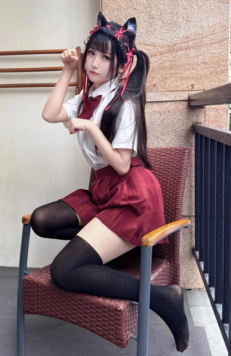 不呆猫《温泉双马尾JK》主题写真：22张全套美图，含1个视频