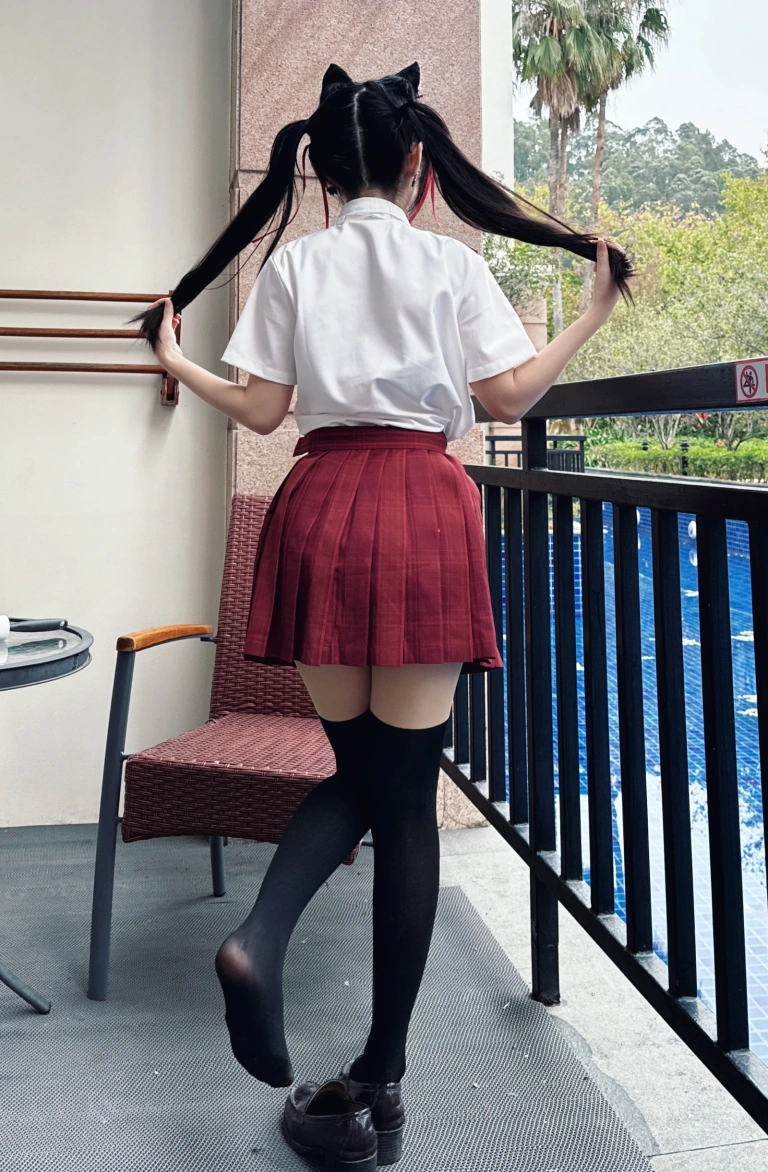 不呆猫《温泉双马尾JK》主题写真：22张全套美图，含1个视频