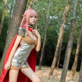 星之迟迟《《King Exit》 露易丝》主题写真：20张全套美图