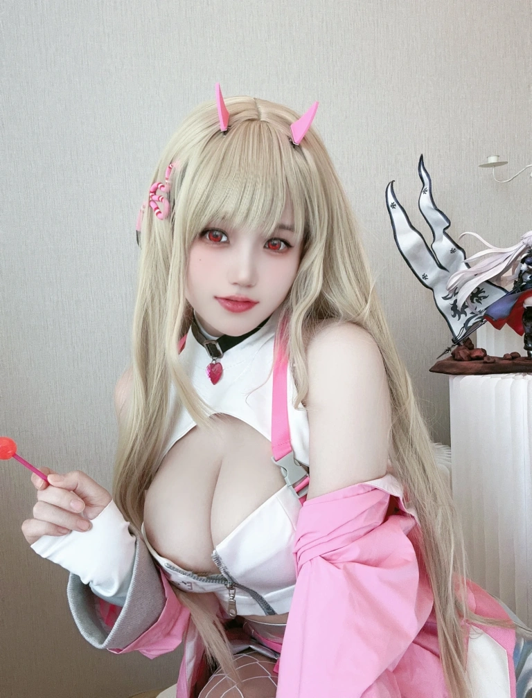 小仓千代《[Patreon] 2023年05月套图会员合集》主题写真：102张全套美图，含1个视频