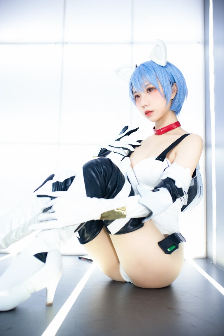 果咩酱《绫波丽》主题写真：18张全套美图