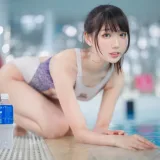 周叽是可爱兔兔《竞泳》主题写真：33张全套美图