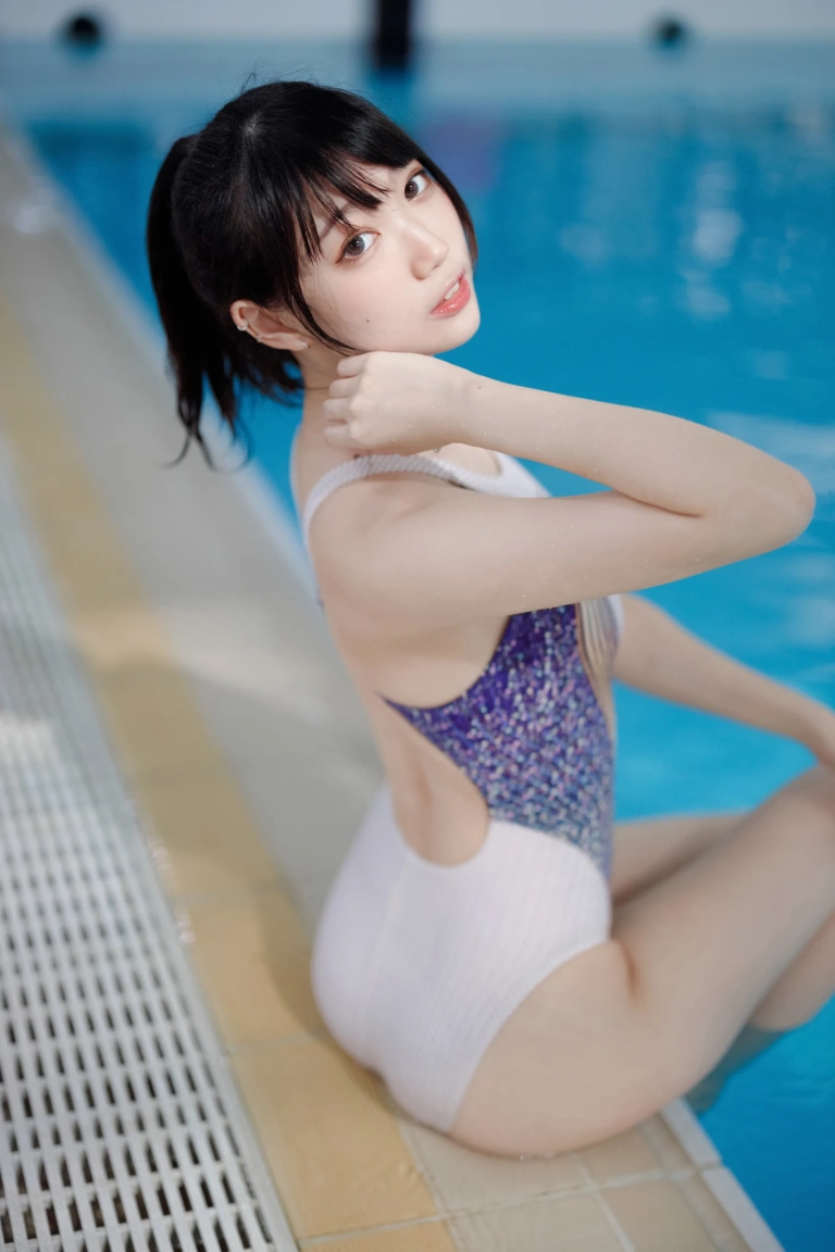 周叽是可爱兔兔《竞泳》主题写真：33张全套美图
