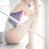 周叽是可爱兔兔《竞泳》主题写真：33张全套美图