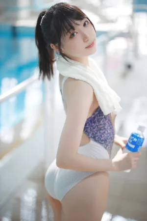 周叽是可爱兔兔《竞泳》主题写真：33张全套美图