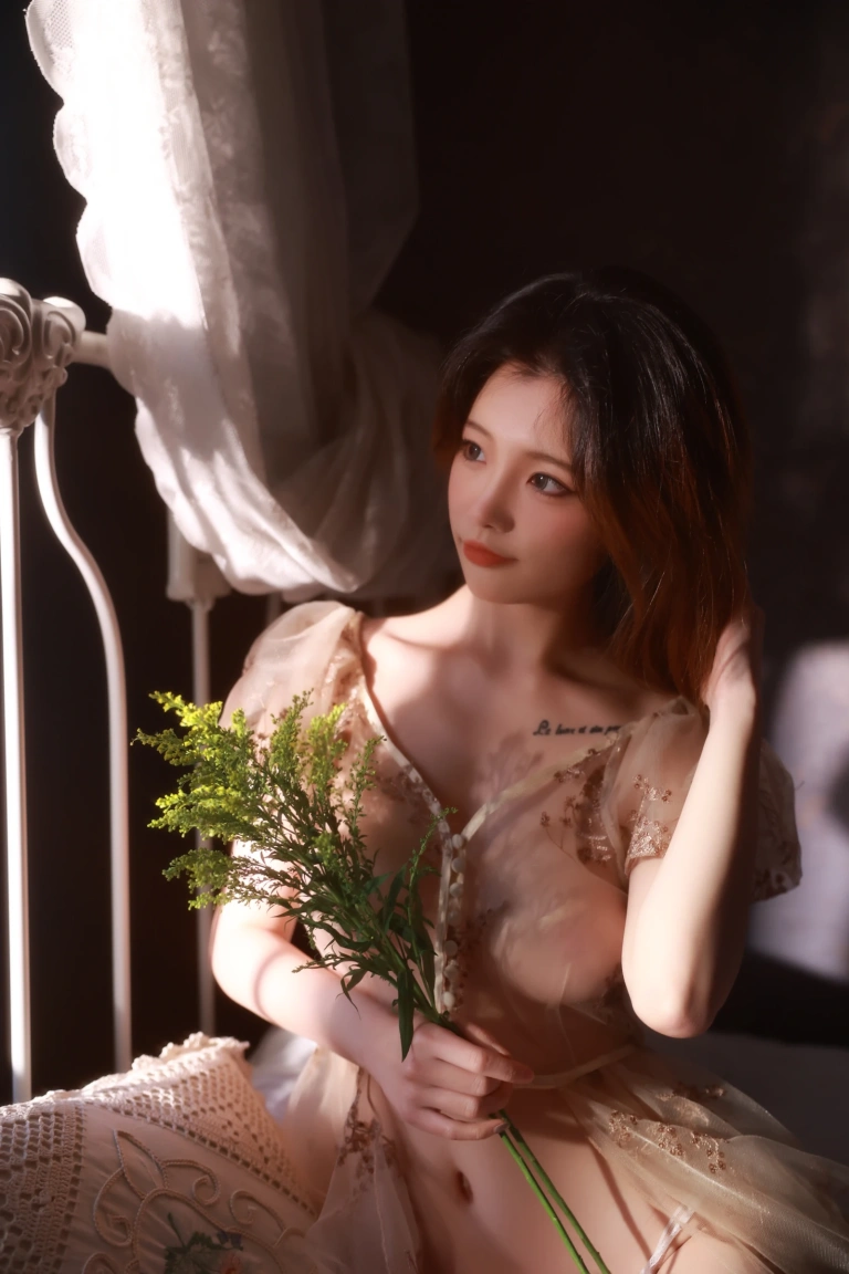 桃良阿宅《花束与影》主题写真：13张全套美图