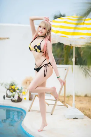 瓜希酱《喜多川海梦泳装》主题写真：20张全套美图