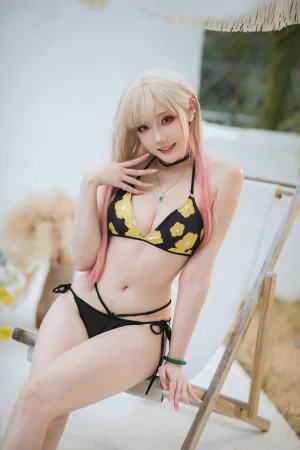 瓜希酱《喜多川海梦泳装》主题写真：20张全套美图