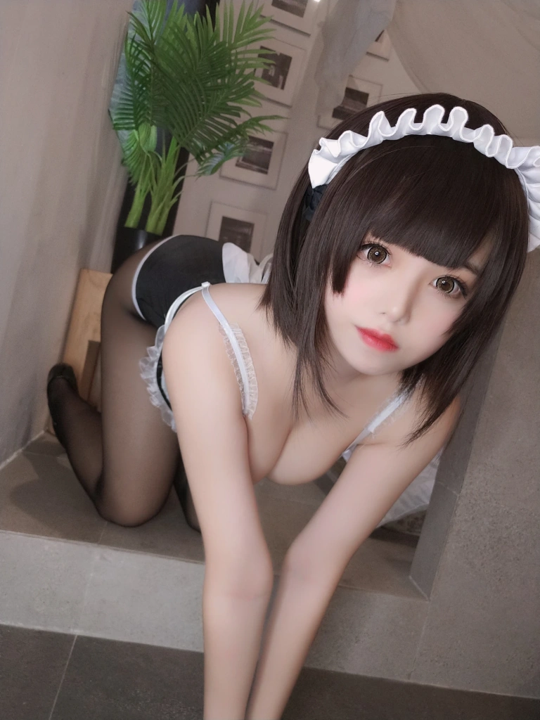 蜜汁猫裘《女仆》主题写真：42张全套美图，含4个视频
