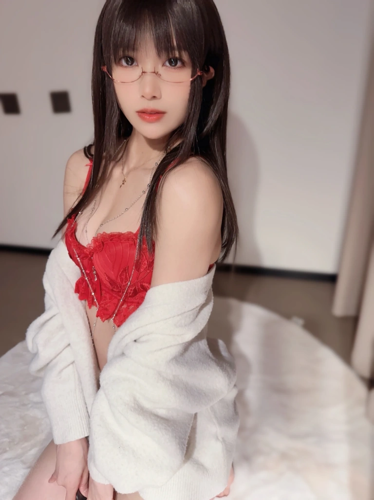 布丁大法《覆盆子眼镜娘》主题写真：44张全套美图，含4个视频