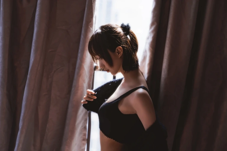 木棉棉《黑丝私房》主题写真：83张全套美图