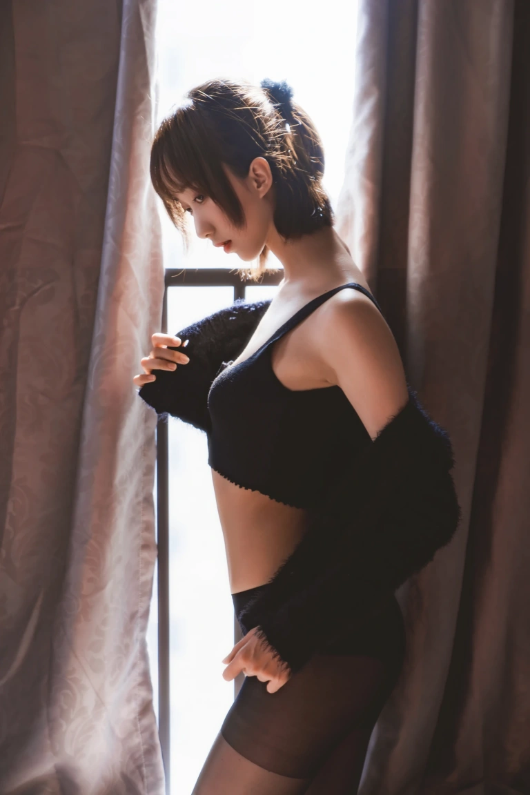 木棉棉《黑丝私房》主题写真：83张全套美图