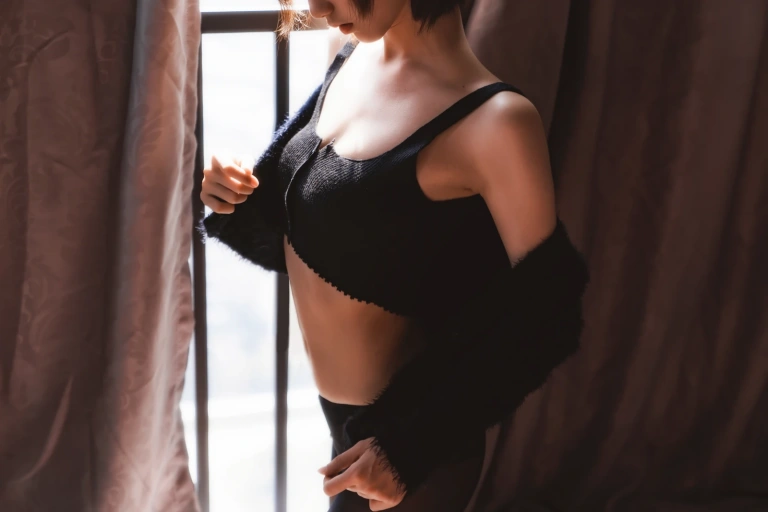 木棉棉《黑丝私房》主题写真：83张全套美图
