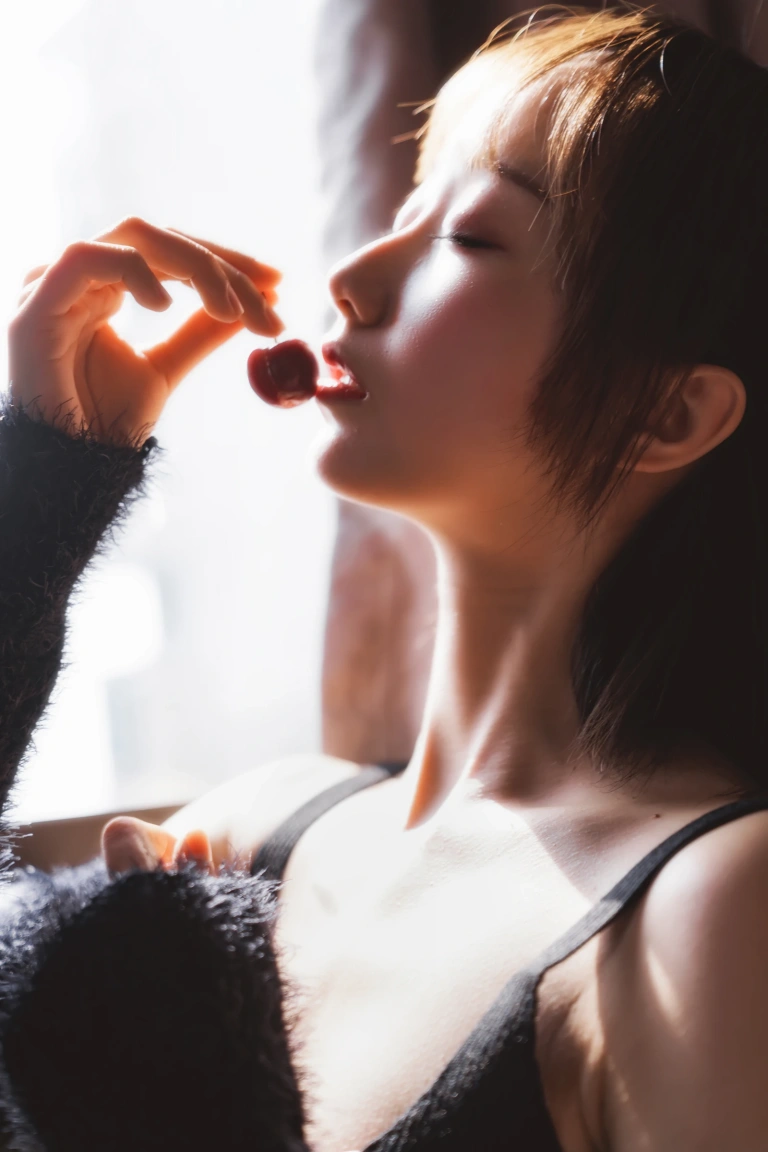木棉棉《黑丝私房》主题写真：83张全套美图
