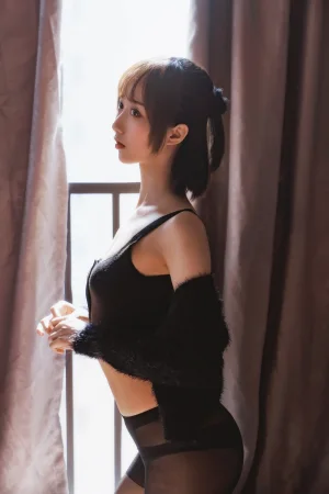 木棉棉《黑丝私房》主题写真：83张全套美图