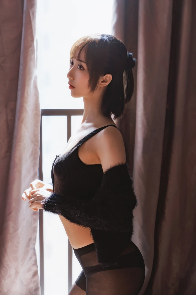 木棉棉《黑丝私房》主题写真：83张全套美图