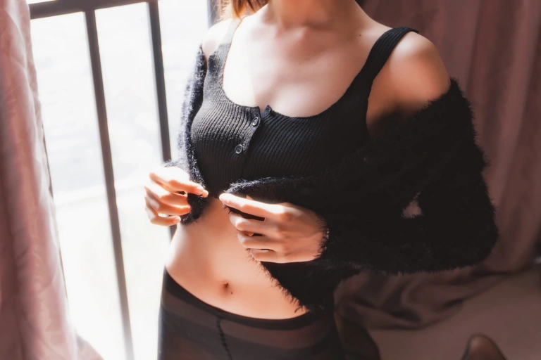 木棉棉《黑丝私房》主题写真：83张全套美图