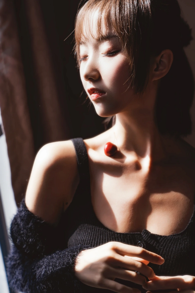 木棉棉《黑丝私房》主题写真：83张全套美图