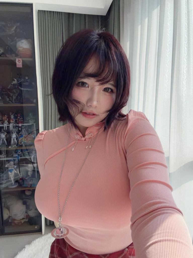 阿半今天很开心《兴趣使然的自拍包》主题写真：87张全套美图，含5个视频