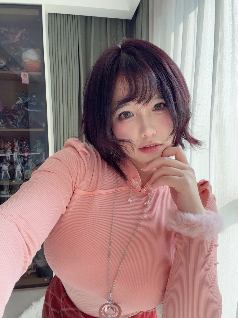 阿半今天很开心《兴趣使然的自拍包》主题写真：87张全套美图，含5个视频