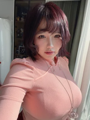 阿半今天很开心《兴趣使然的自拍包》主题写真：87张全套美图，含5个视频