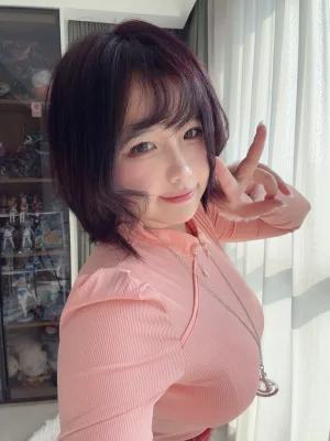 阿半今天很开心《兴趣使然的自拍包》主题写真：87张全套美图，含5个视频