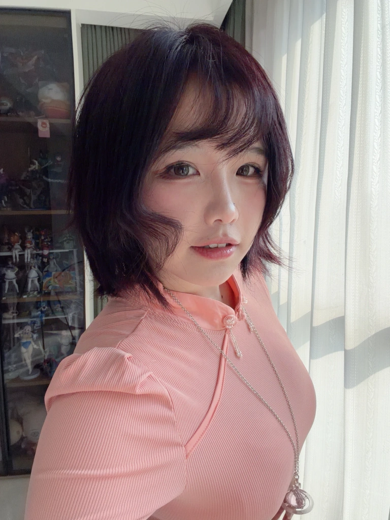 阿半今天很开心《兴趣使然的自拍包》主题写真：87张全套美图，含5个视频