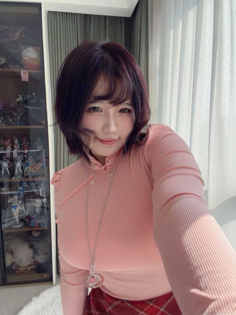 阿半今天很开心《兴趣使然的自拍包》主题写真：87张全套美图，含5个视频