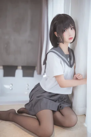 面饼仙儿《脑内少女 黑丝JK》主题写真：25张全套美图