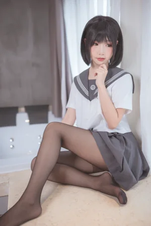 面饼仙儿《脑内少女 黑丝JK》主题写真：25张全套美图