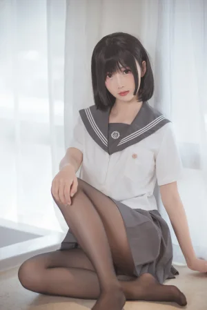面饼仙儿《脑内少女 黑丝JK》主题写真：25张全套美图