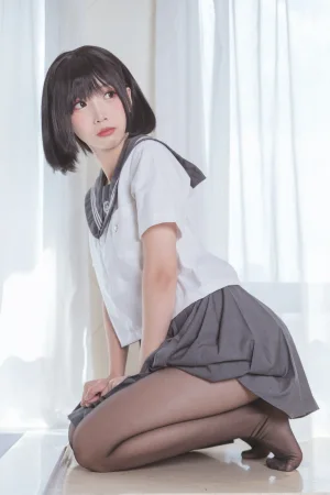 面饼仙儿《脑内少女 黑丝JK》主题写真：25张全套美图