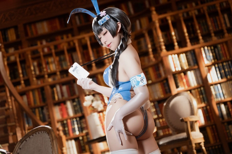 虎森森《NIKKE 胜利女神 梅里兔》主题写真：30张全套美图