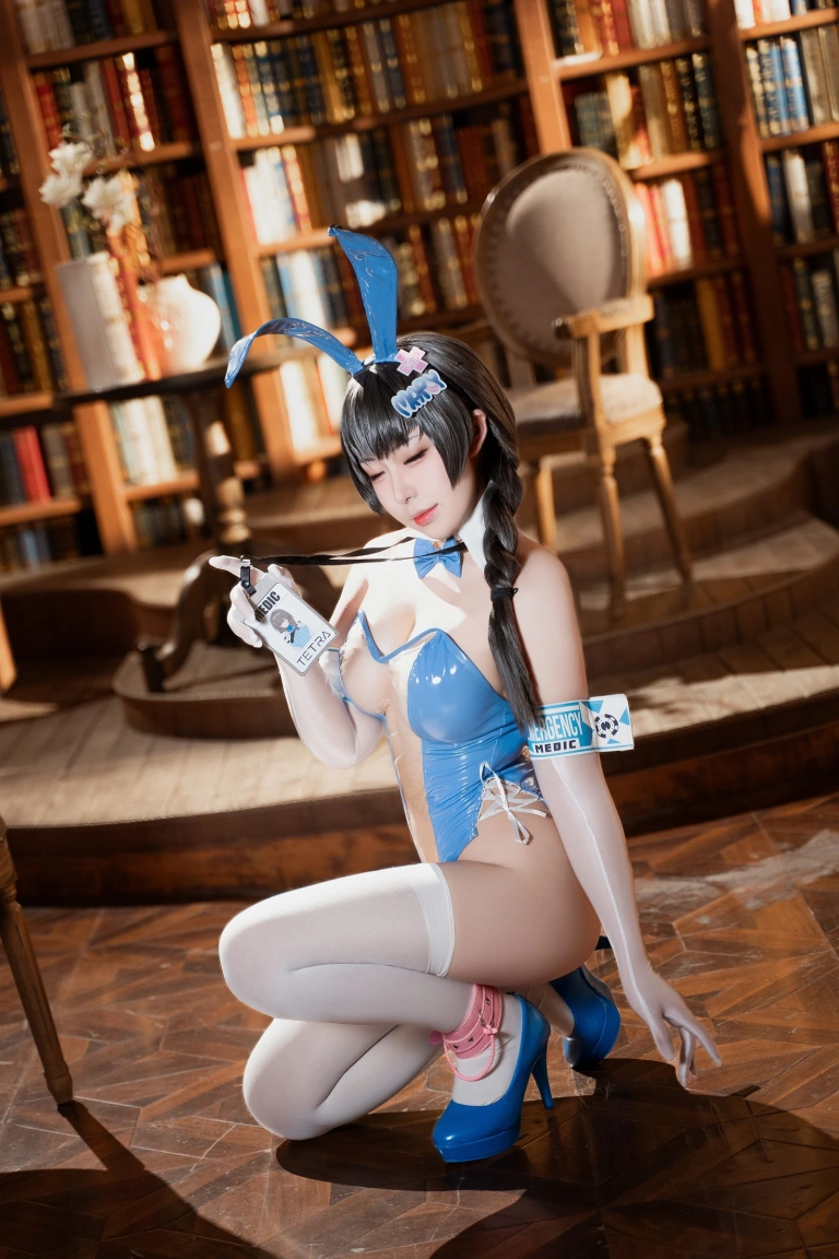 虎森森《NIKKE 胜利女神 梅里兔》主题写真：30张全套美图
