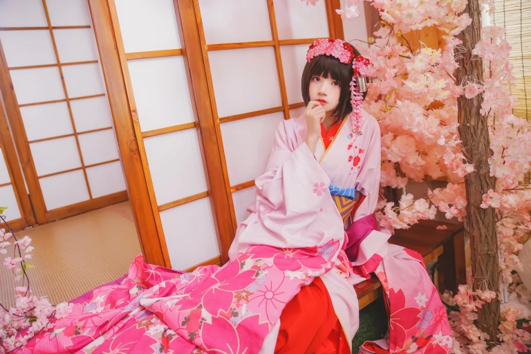 桜桃喵《加藤惠 和服》主题写真：23张全套美图