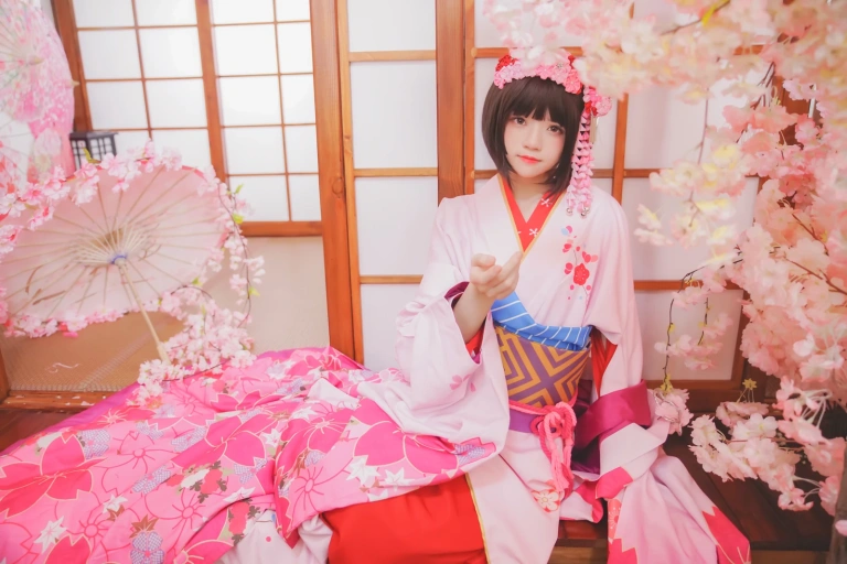 桜桃喵《加藤惠 和服》主题写真：23张全套美图