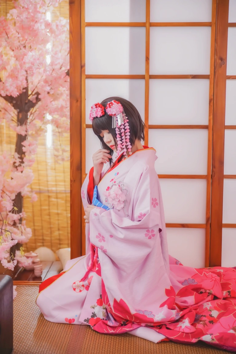 桜桃喵《加藤惠 和服》主题写真：23张全套美图