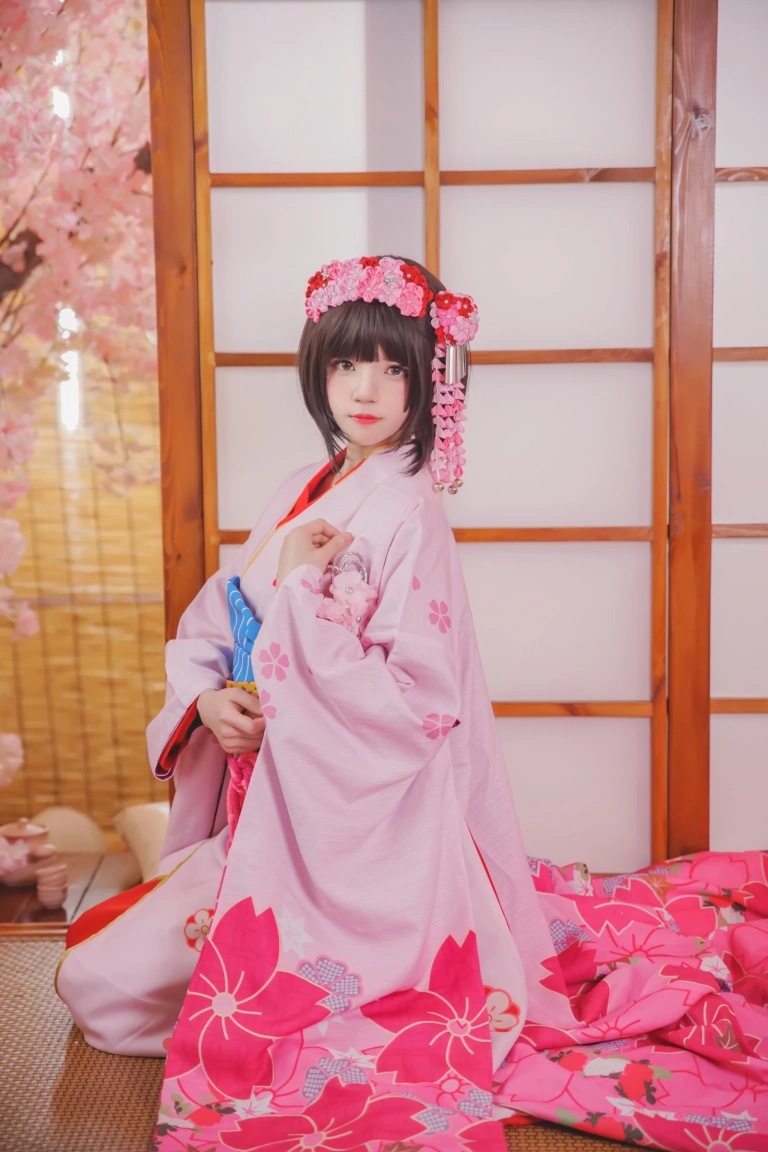 桜桃喵《加藤惠 和服》主题写真：23张全套美图