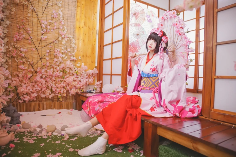 桜桃喵《加藤惠 和服》主题写真：23张全套美图