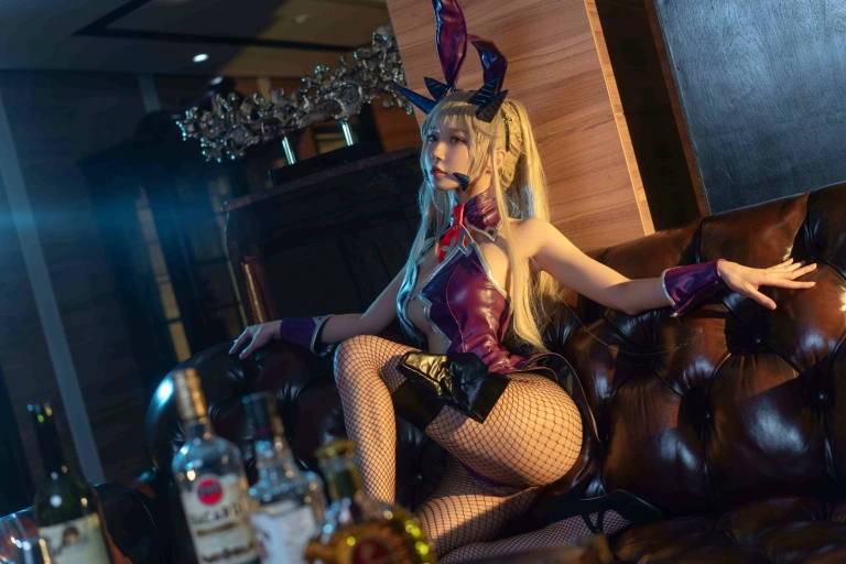 阿包也是兔娘《黑枪呆兔女郎》主题写真：25张全套美图