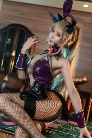 阿包也是兔娘《黑枪呆兔女郎》主题写真：25张全套美图