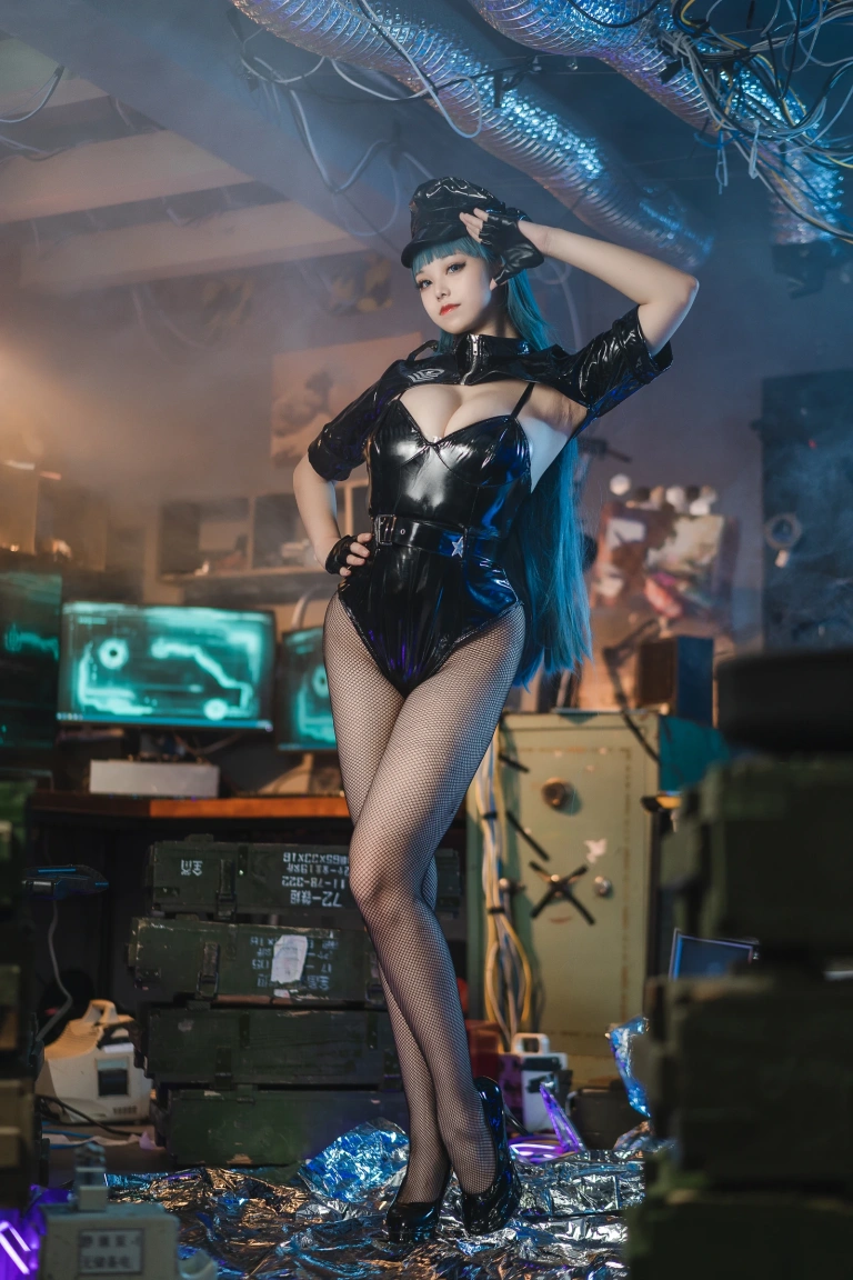 蜜汁猫裘《胶衣女警》主题写真：51张全套美图